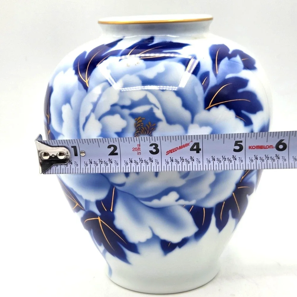FUKAGAWA ARITA Porcelain Vase Peony Blossom  ARITA JAR 9